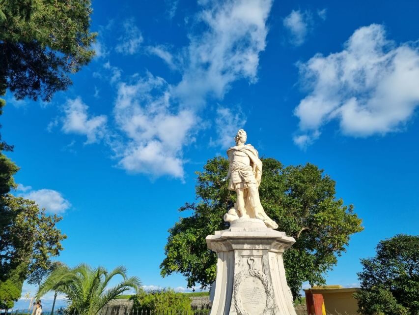 Corfu: Small Group City Walking Tour - Finding your guide at the Old Fortress Gate