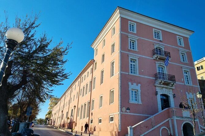 Tour in Corfu Town: Historic Buildings & Great Personalities - Where this walk starts: the statue by the Old Fortress gate